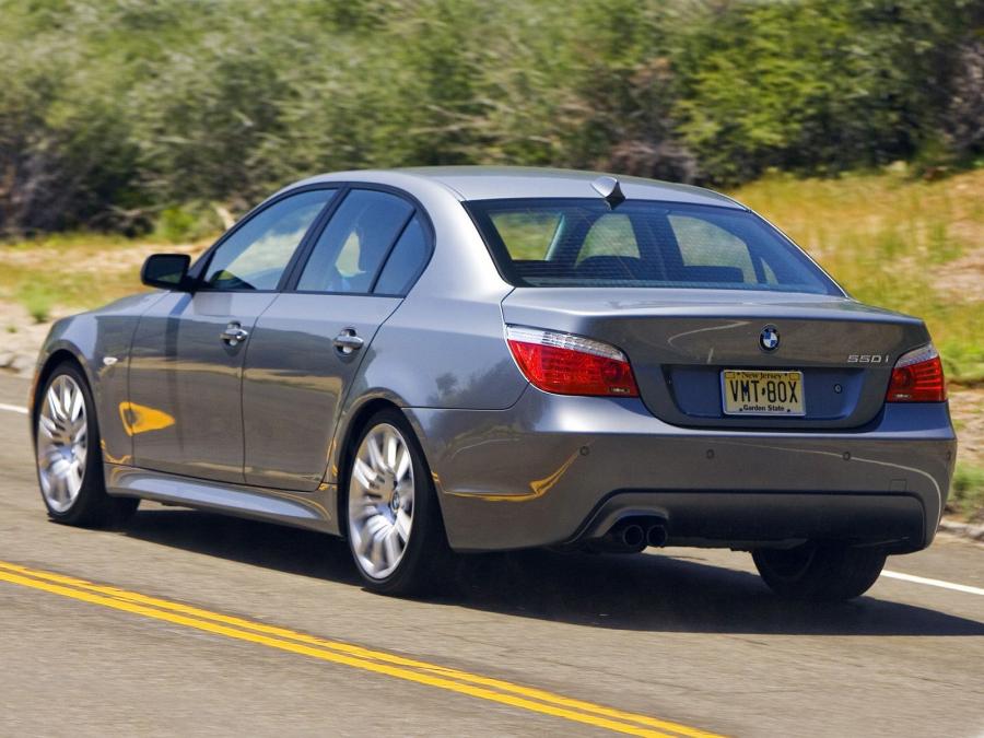  BMW 550i Sedan 2005 года  (US) (фото 4 из 6)